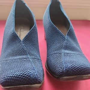 CHARLESTON SHOE CO. Textured Blue Heels